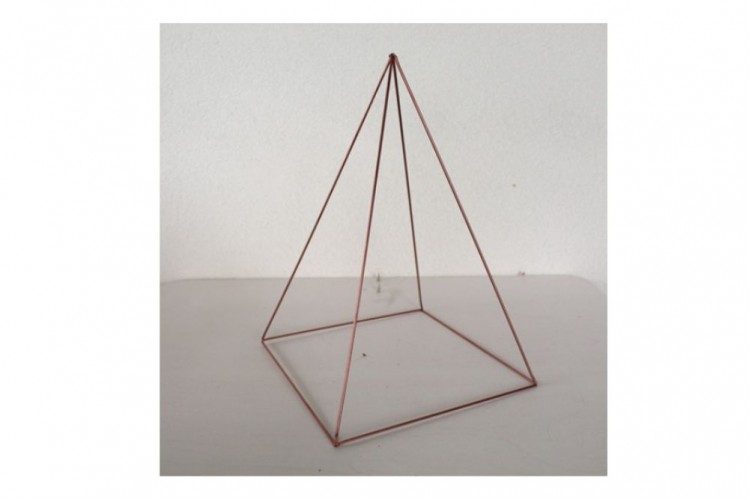 Piramide NubisRa con base 20 cm