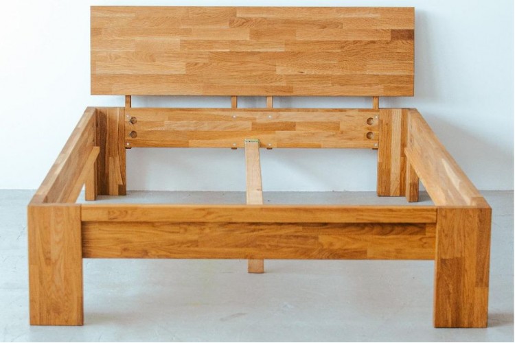 Letto in legno massello di rovere Montana con testiera Letto in legno massello di rovere Montana con testiera