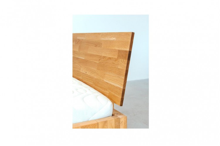 Letto in legno massello di rovere Montana con testiera Letto in legno massello di rovere Montana con testiera