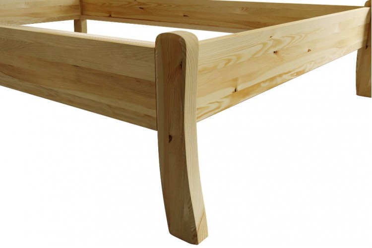 Letto in legno massello di pino Tonja con testiera Letto in legno massello di pino Tonja con testiera
