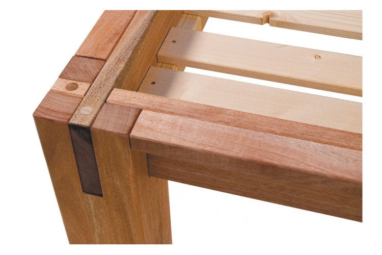 Letto in legno massello Muschio ad incastri, con testiera Letto in legno massello Muschio ad incastri, con testiera