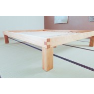 Letto in legno massello Lichene ad incastri