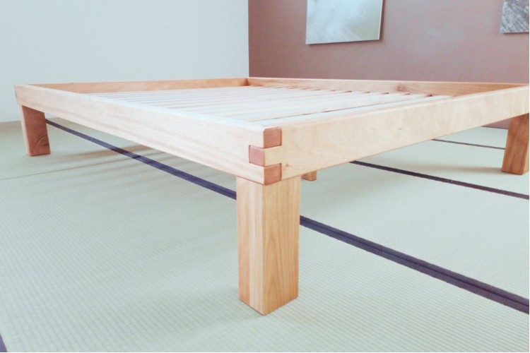 Letto in legno massello Lichene ad incastri
