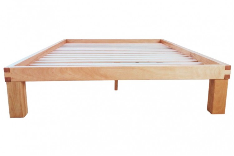 Letto in legno massello Lichene ad incastri