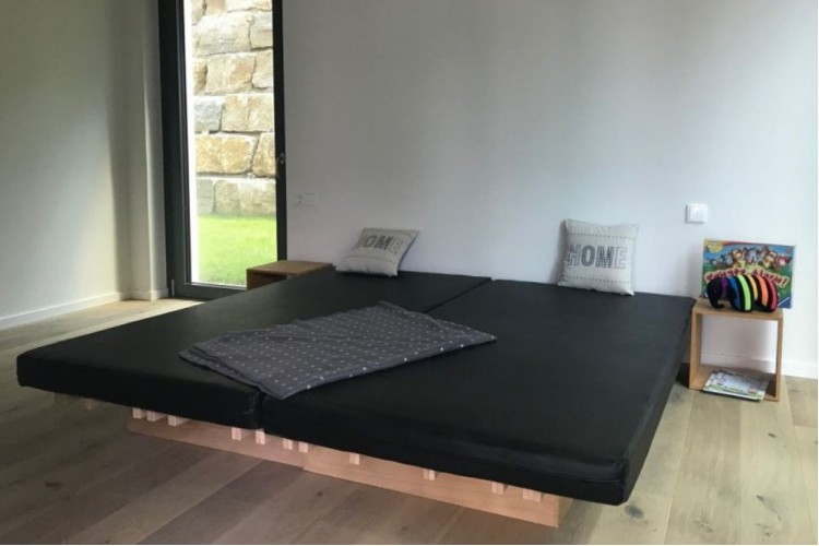 Letto in legno naturale Modulo-V alto 30 cm