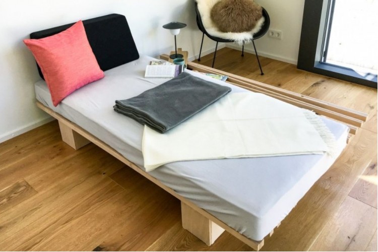 Letto in legno naturale Modulo-V alto 30 cm
