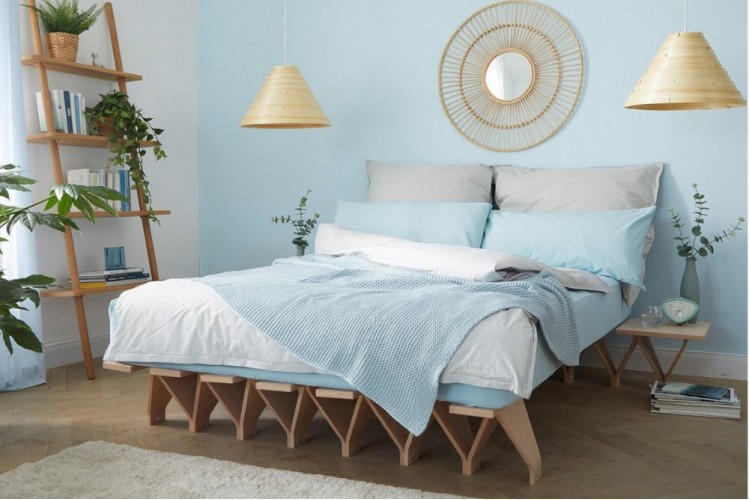 Letto in legno naturale Lieg