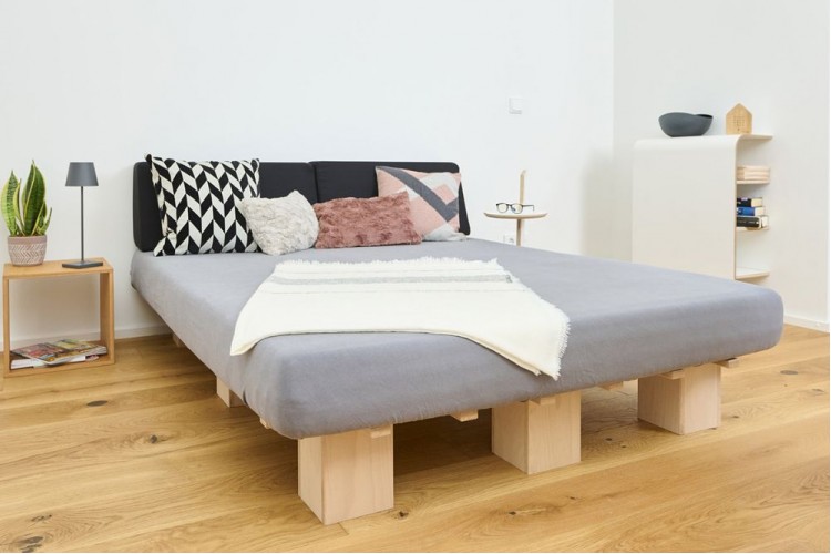  Letto con struttura in legno naturale Sistema