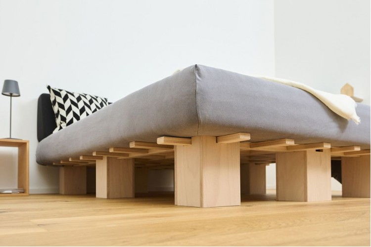  Letto con struttura in legno naturale Sistema