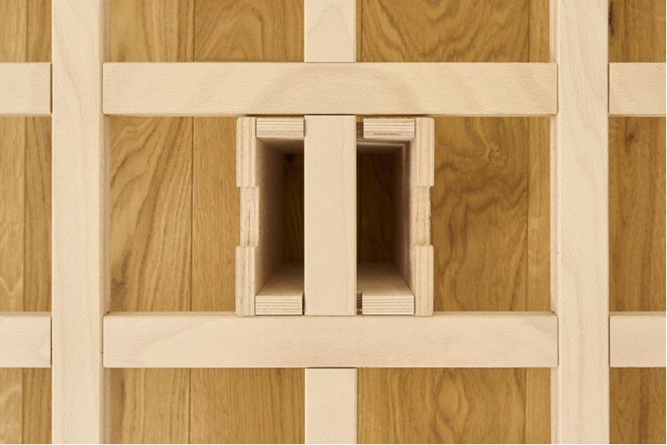  Letto con struttura in legno naturale Sistema