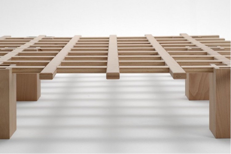  Letto con struttura in legno naturale Sistema